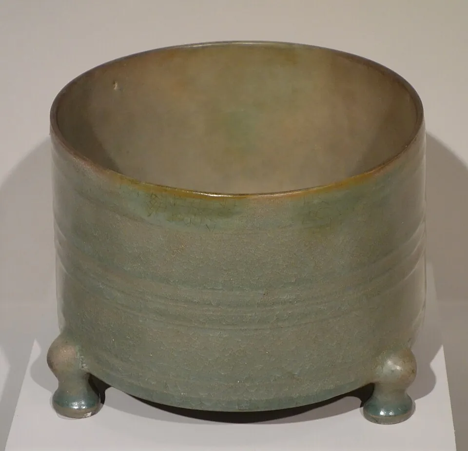 Northern Song Ru ware tripod vessel, one of the rarest Song ceramics